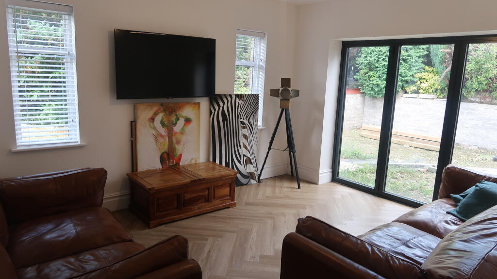 House in Newport - View 2