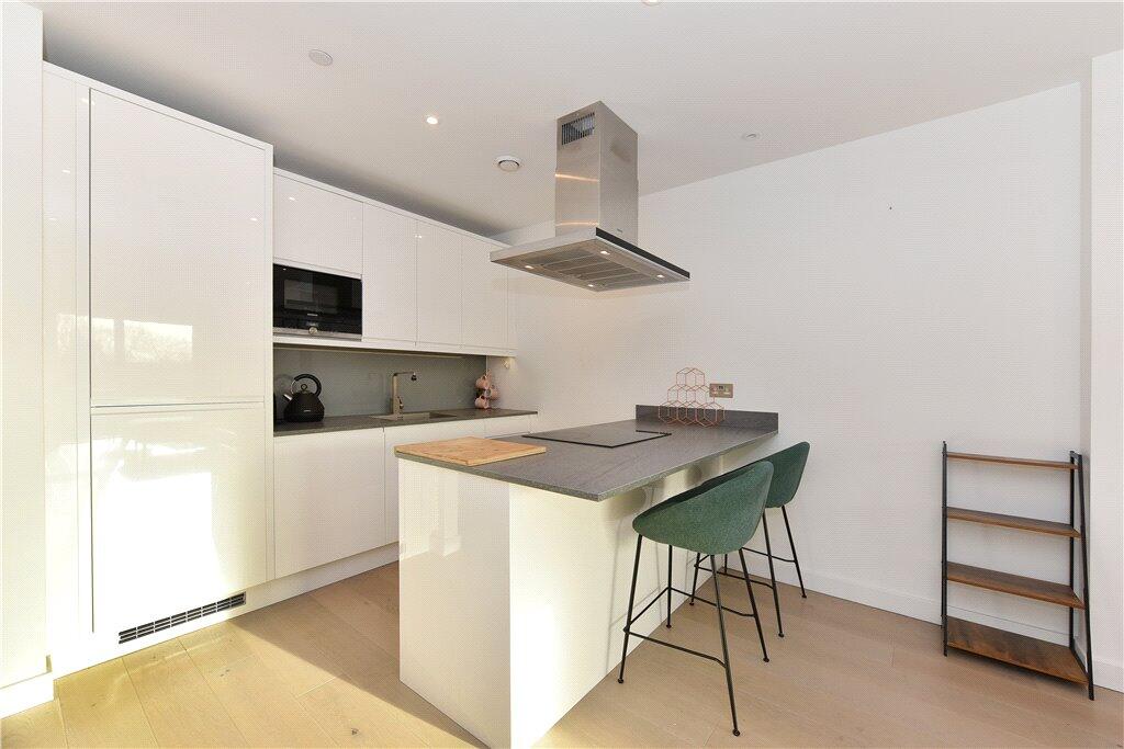Achill Close, London photo 3