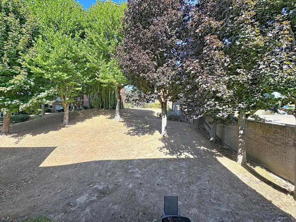 Apartment in Bromley - View 4