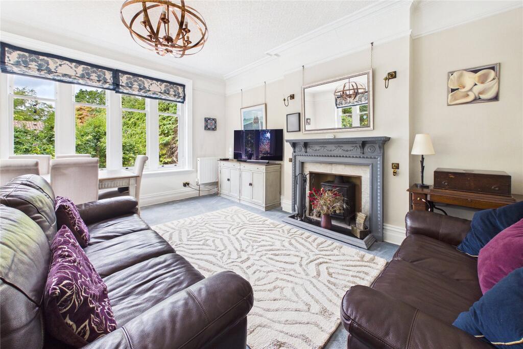 Apartment in Surrey Heath, Surrey - View 4
