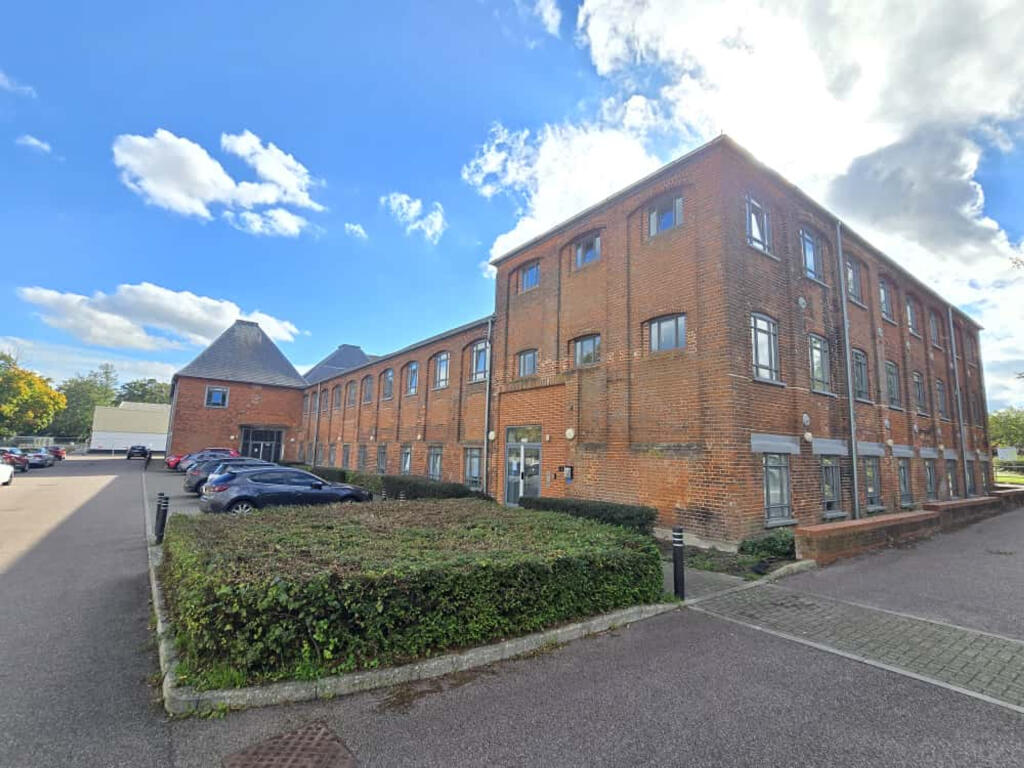 2-bed flat on The Maltings, Mildenhall Road, Bury St Edmunds, Suffolk, £100,000