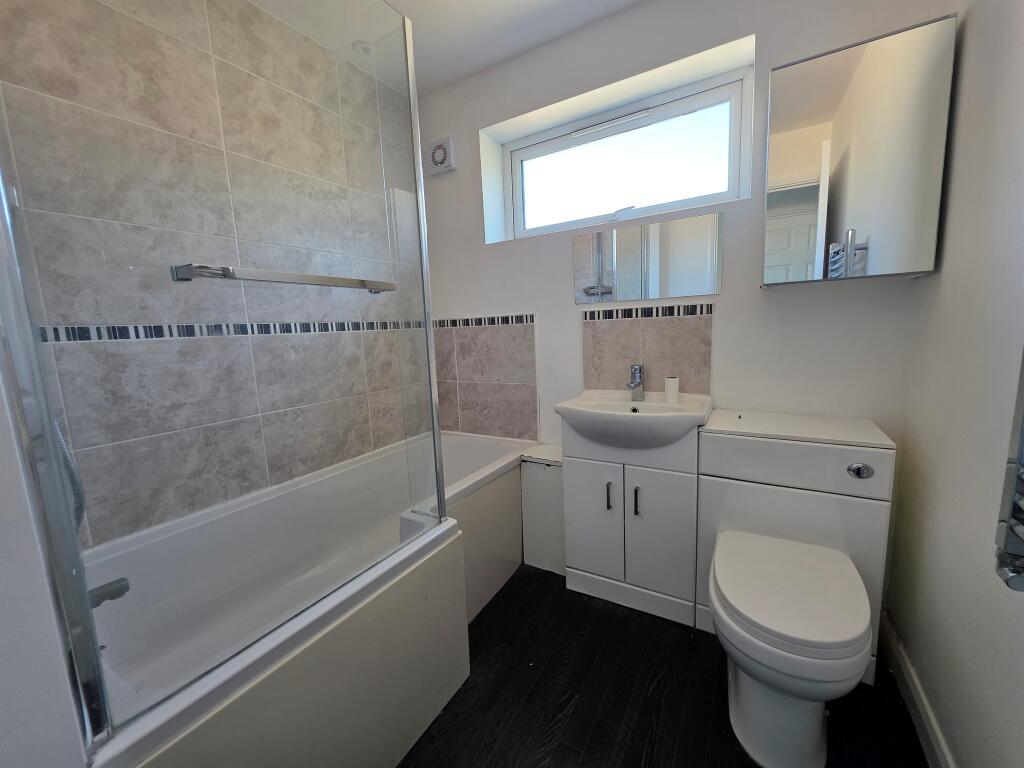 Apartment in Aylesbury, Buckinghamshire - More