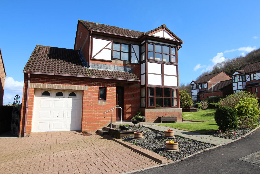 4-bed detached on Greenacres, Penclawdd, Swansea, Swansea, £400,000