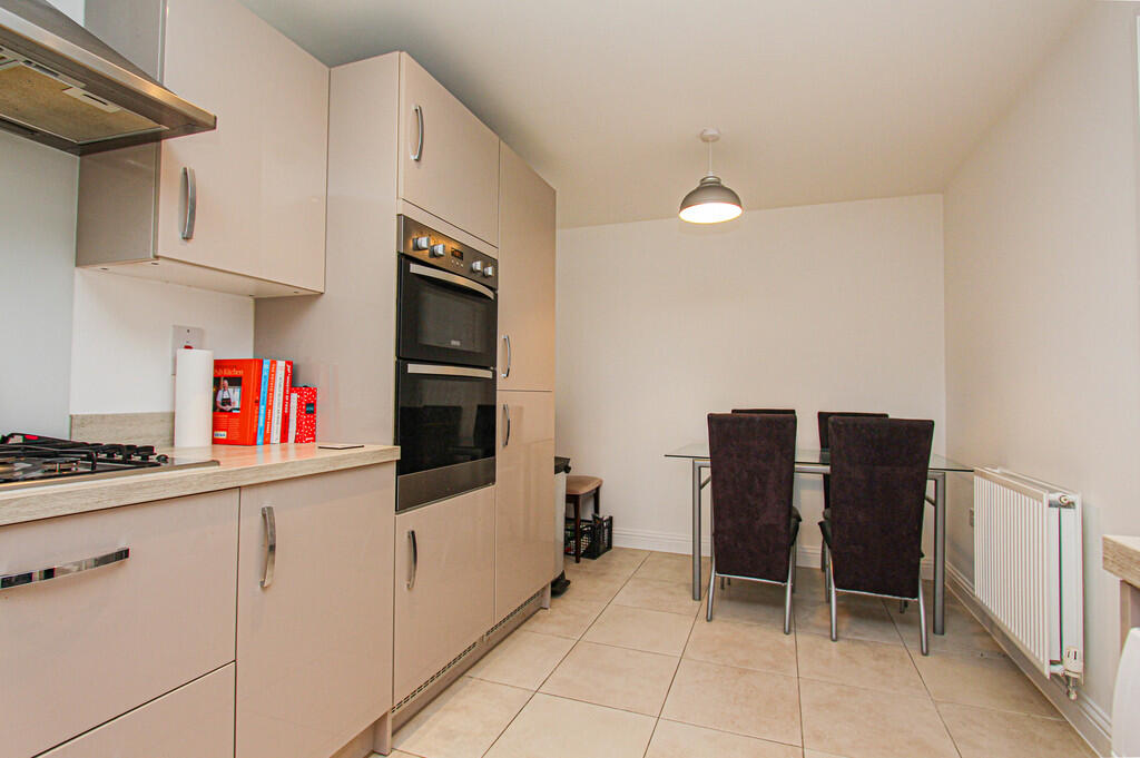 House in Finedon, North Northamptonshire - More
