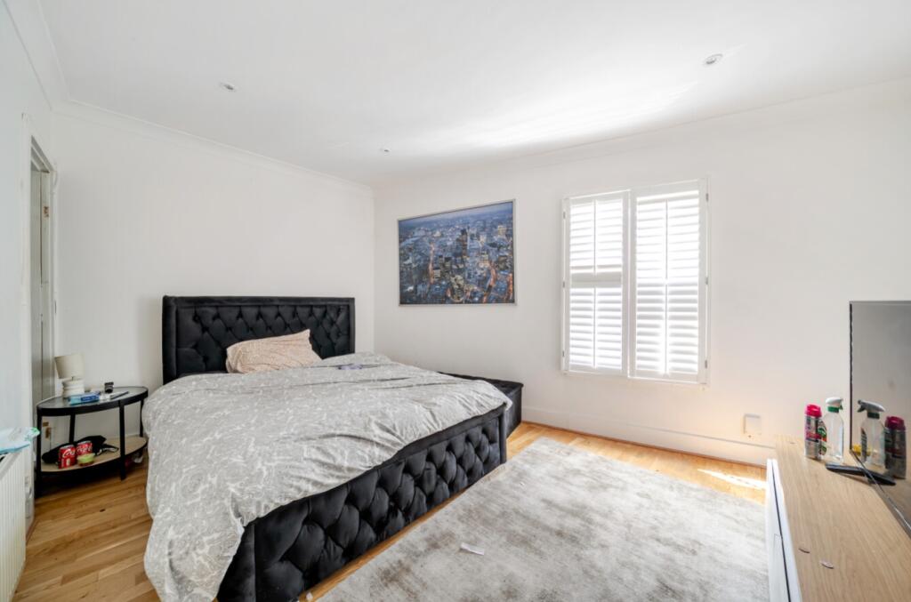 House in South Kesteven, Grantham - More