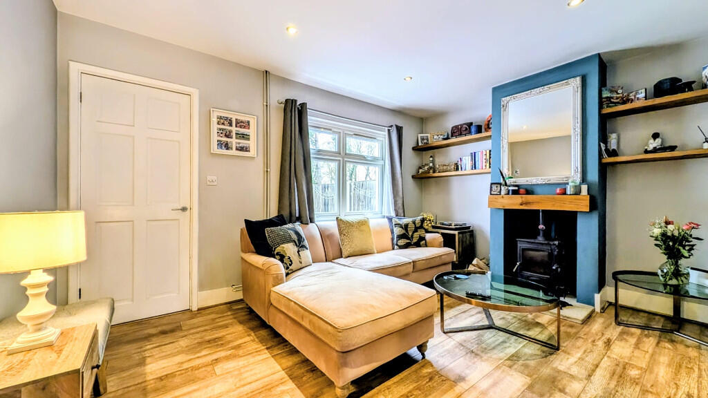 Old Station Way, Whitehill, Hampshire, GU35 photo 3
