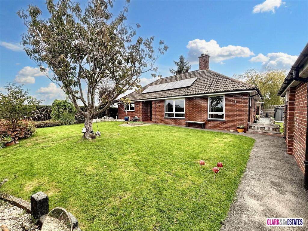 4-bed detached on Four Views, Clyst St. Mary, £500,000