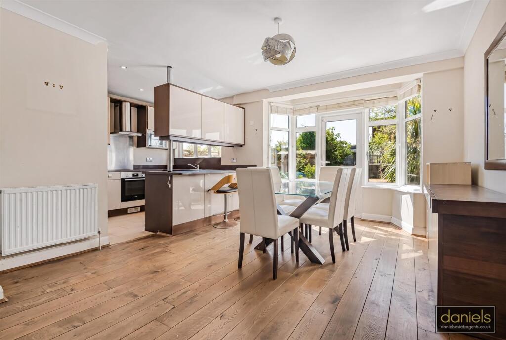 House in London - View 5