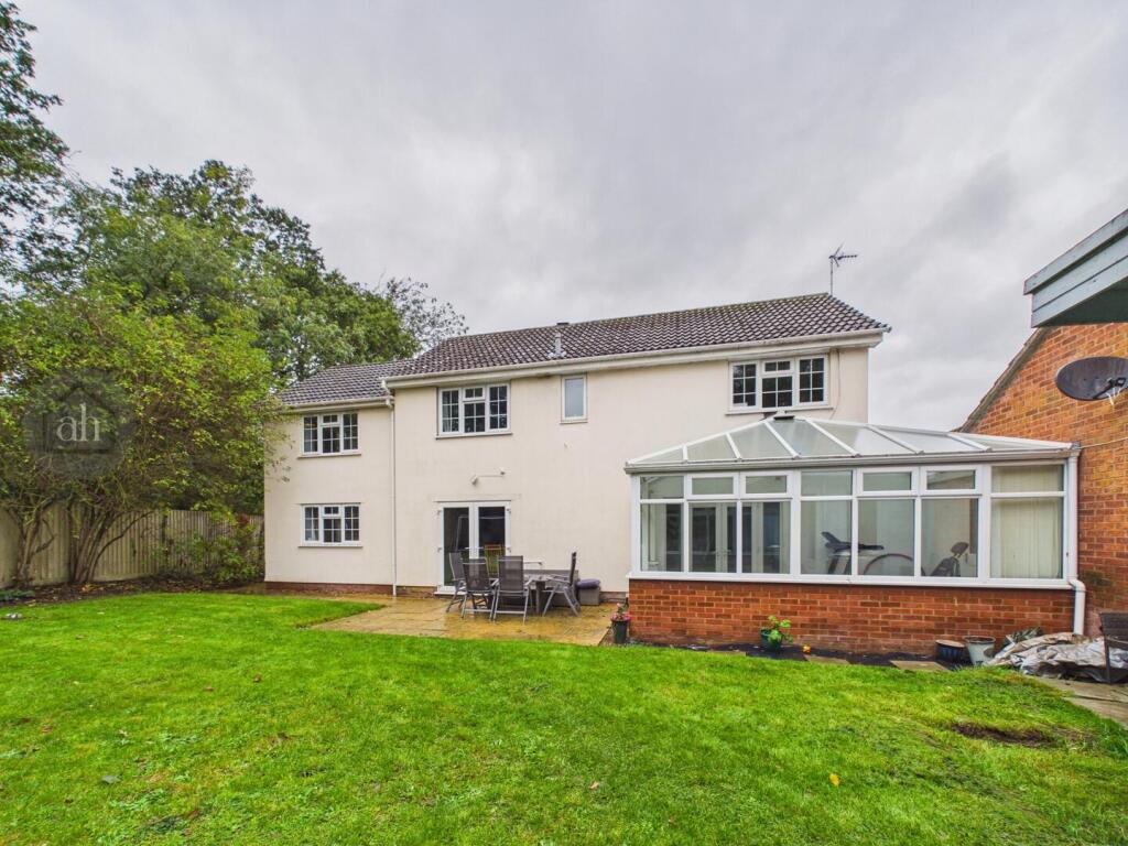 4-bed detached on Raedwald Drive, Bury St. Edmunds, £450,000