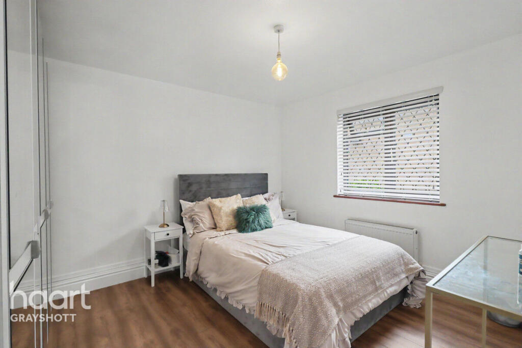 Apartment in East Hampshire, Grayshott - More