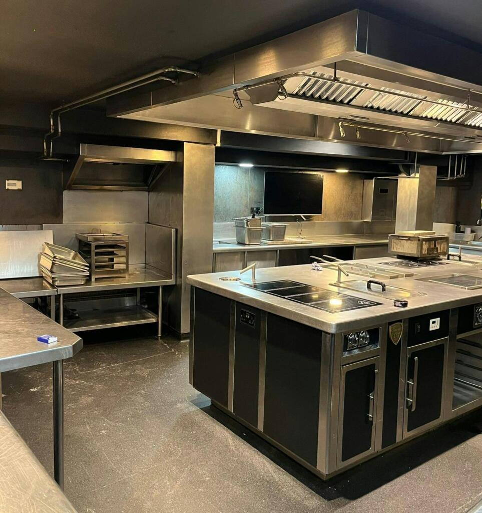 Kitchen 2.jpg