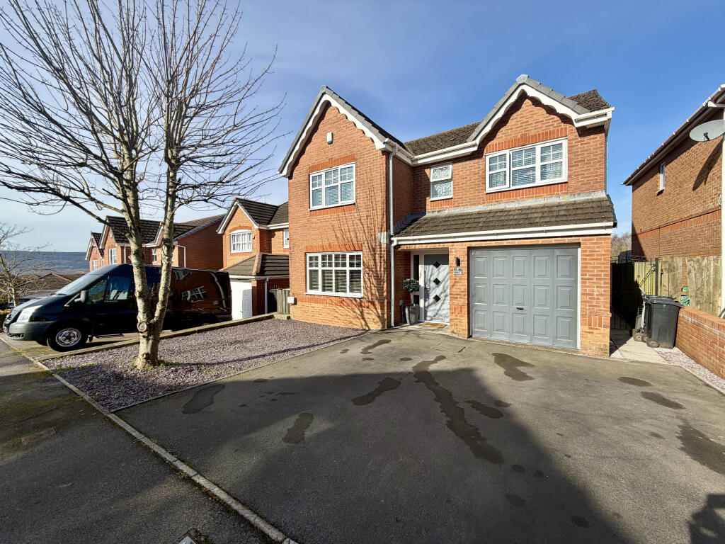 4-bed detached on Bradley Gardens, Merthyr Tydfil, CF47 0GA, £380,000