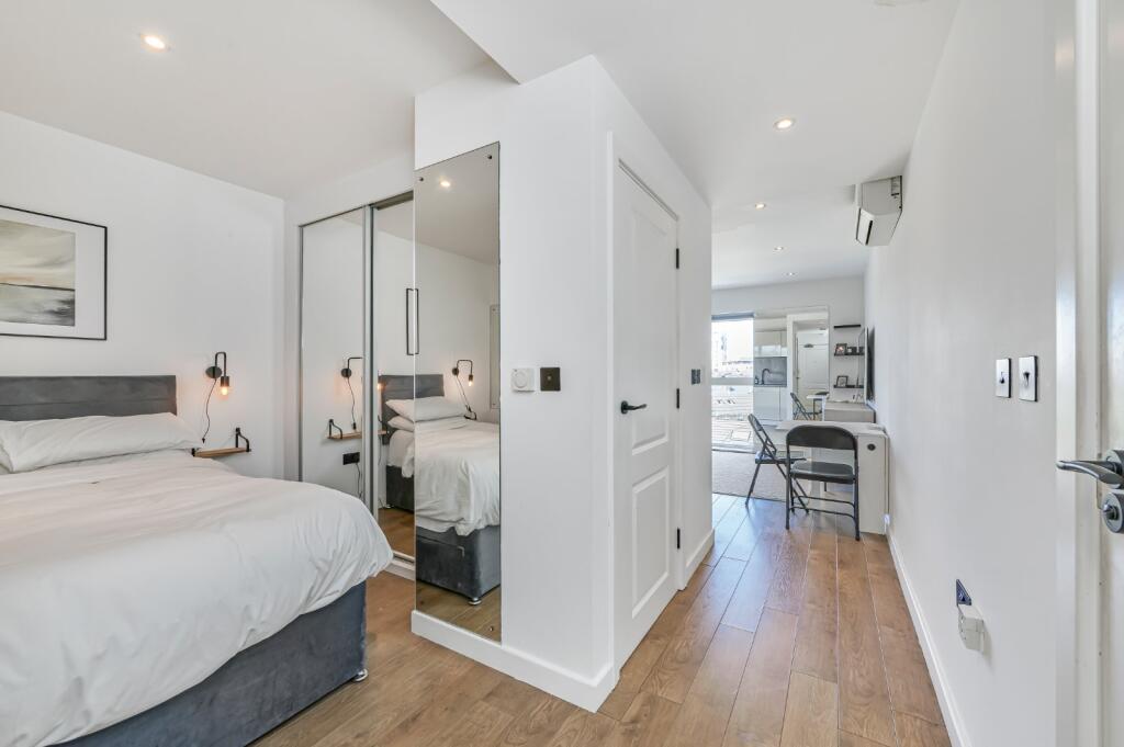 Apartment in London - More