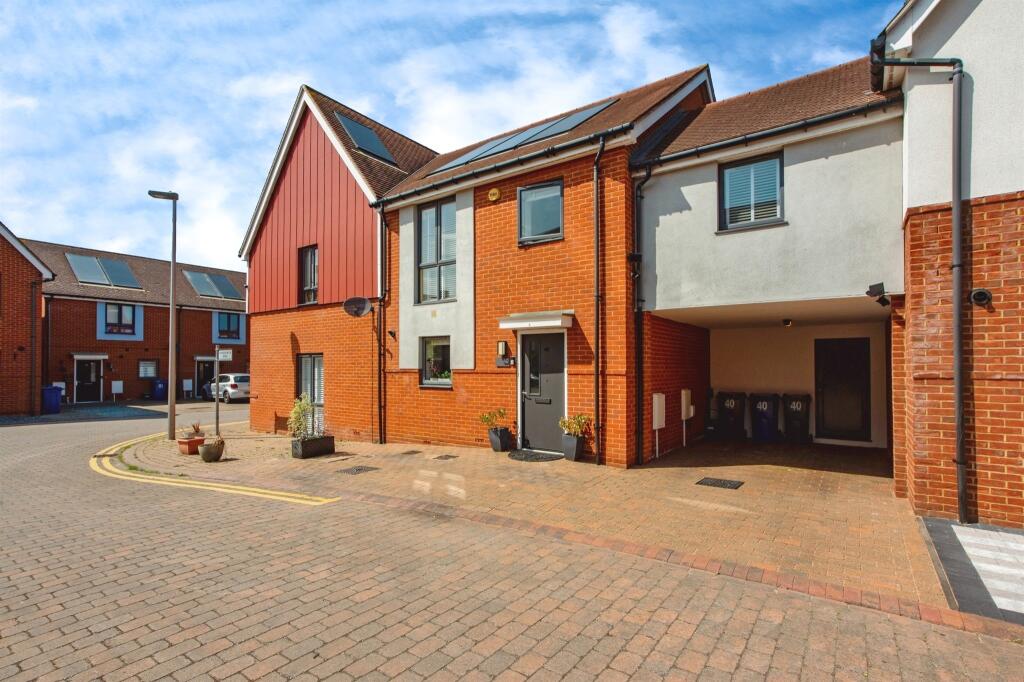 4-bed terraced on Grangewick Road, Thurrock, Grays, £425,000