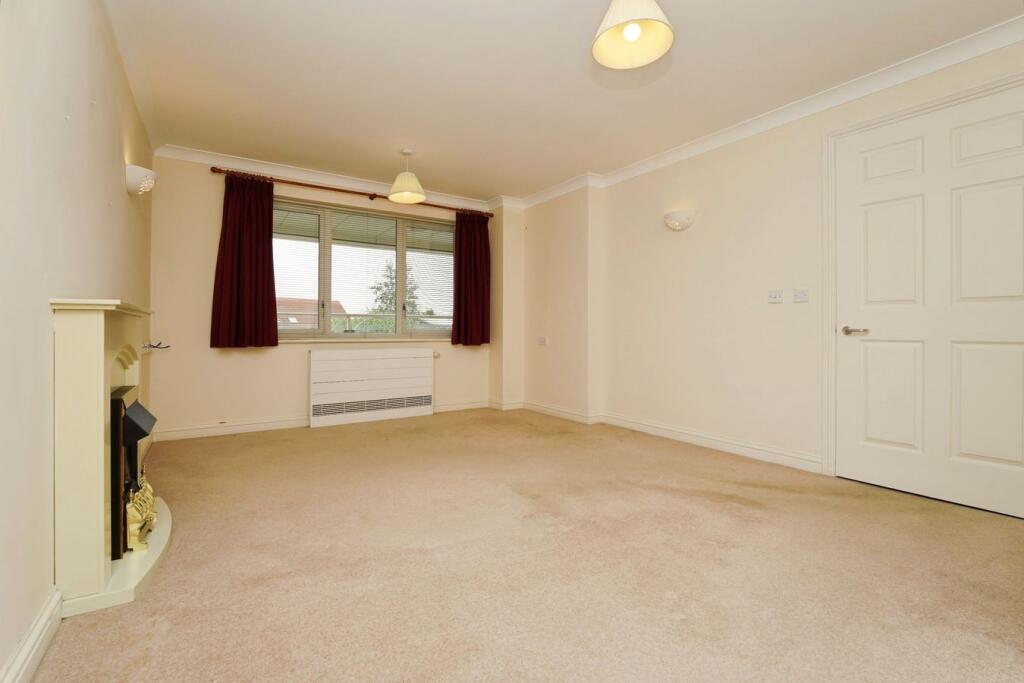 Apartment in Gloucester - View 3