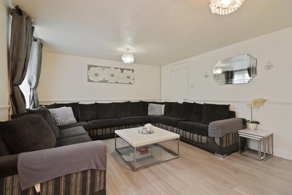 Main image of property: Oxford Street, Upperthorpe, S6