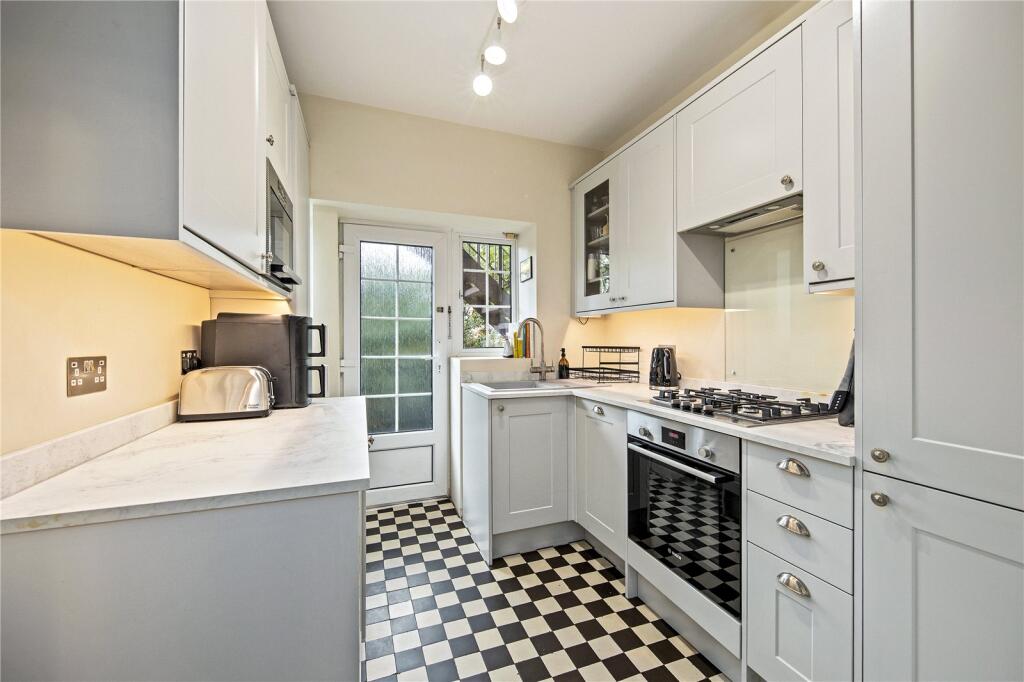 Apartment in Twickenham - View 3