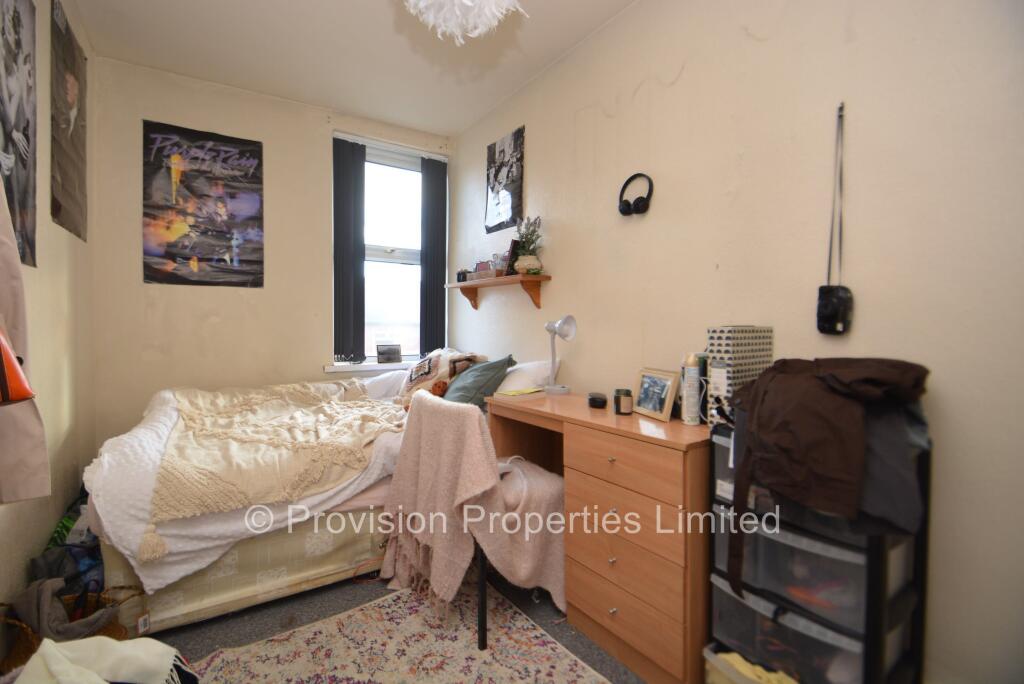 8 bedroom terraced house for rent