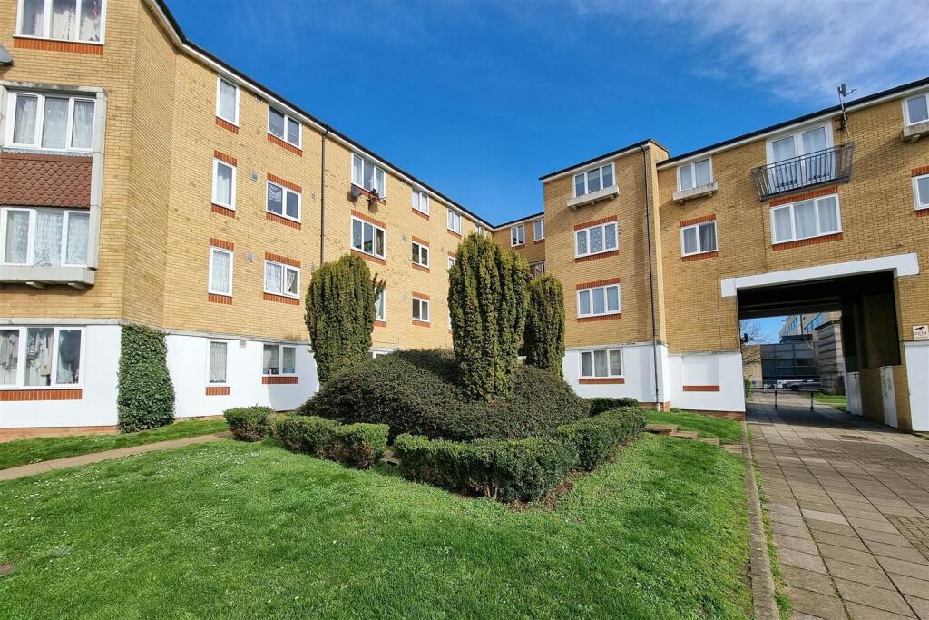 Main image of property: Dads Wood, CM20