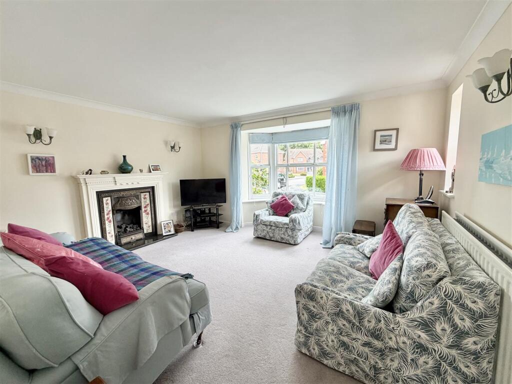 2 Capel Close, Shrewsbury, SY3 8BZ photo 2