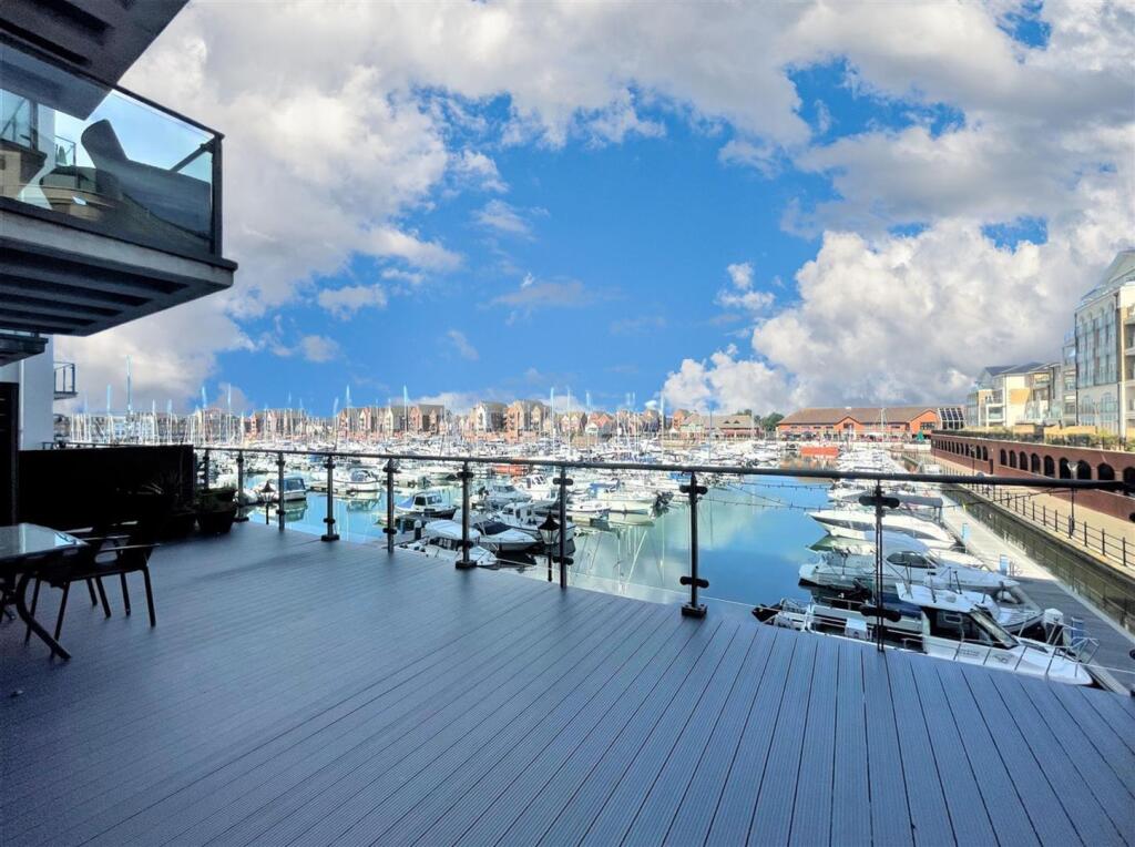 Apartment in Eastbourne, Midway Quay, Sovereign Harbour - View 2