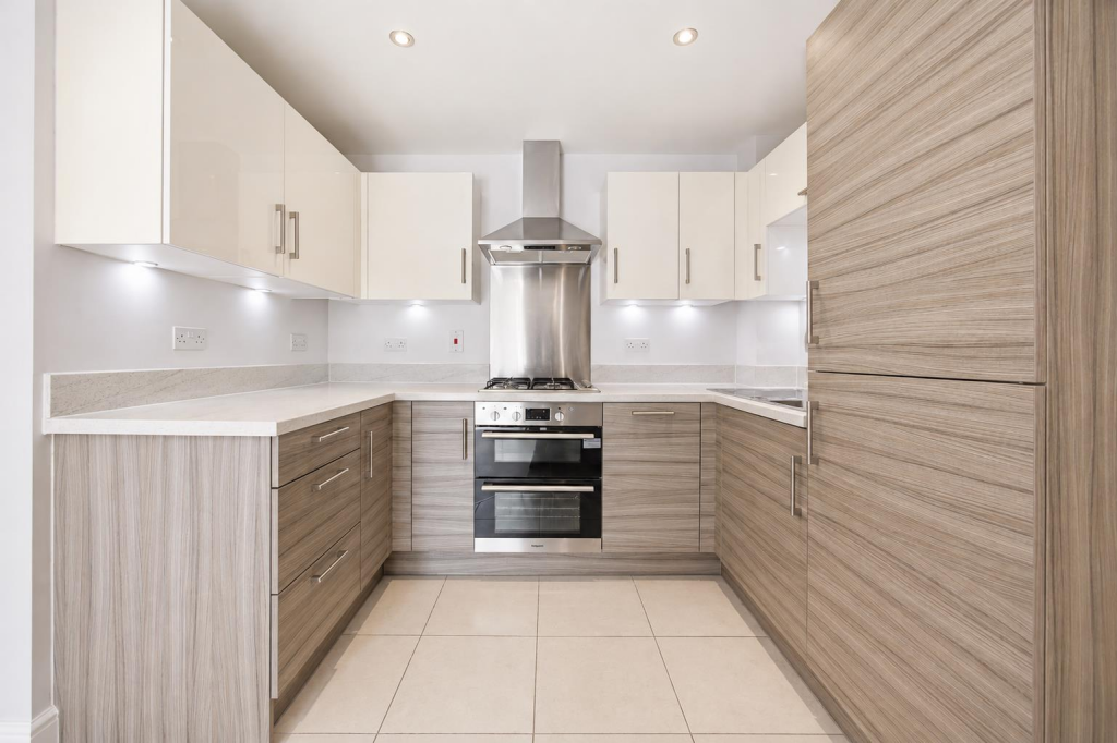Apartment in Southall - View 4