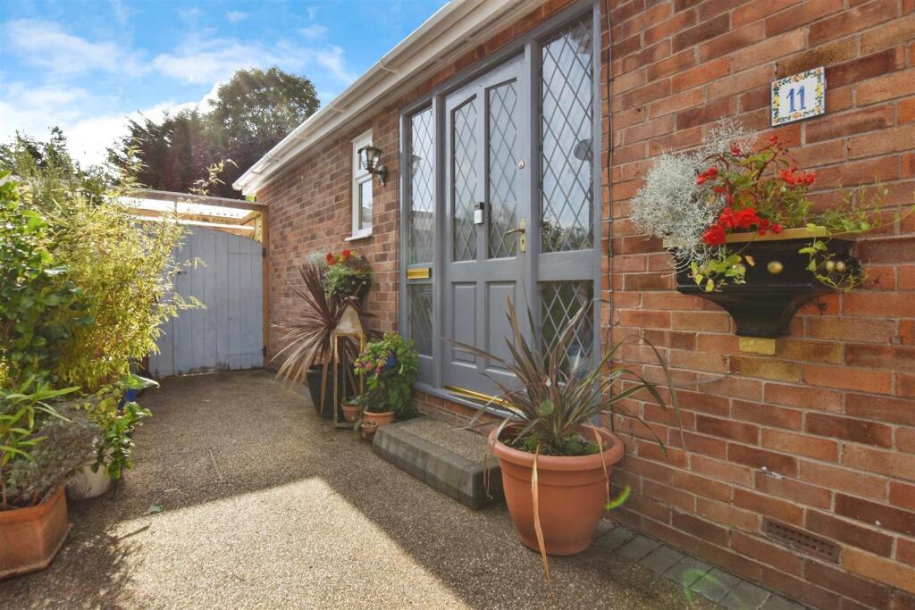 2-bed bungalow on Clough Garth, Hedon, Hull, £210,000