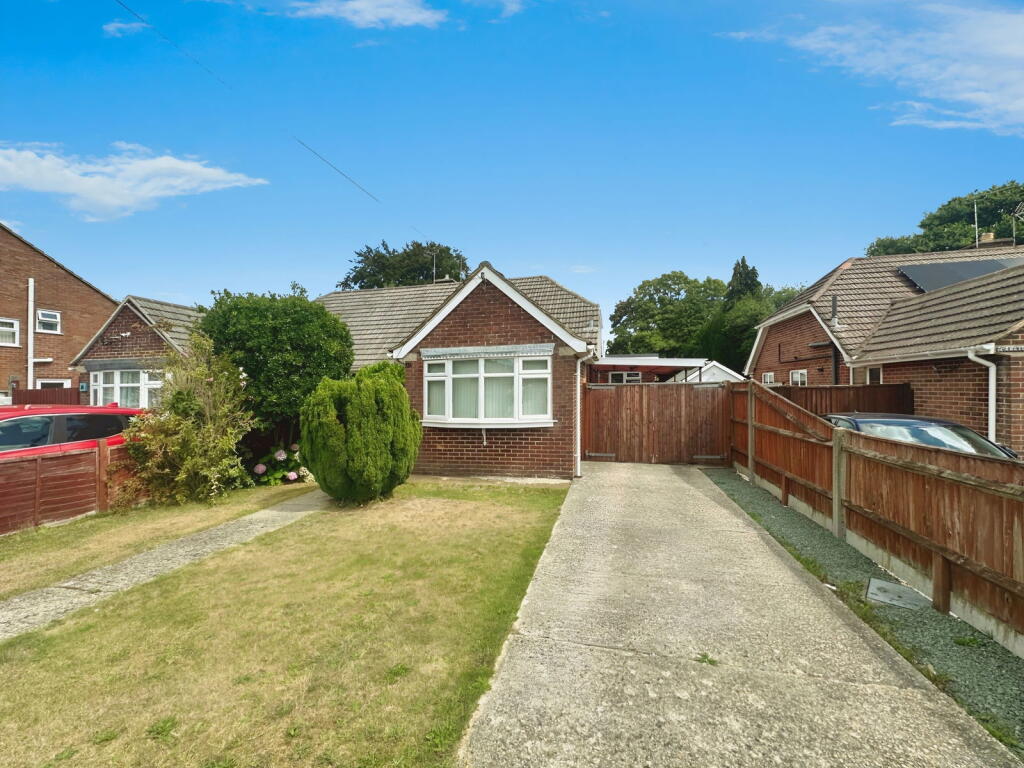Main image of property: Arnwood Avenue, Dibden Purlieu, Southampton, SO45 4HN