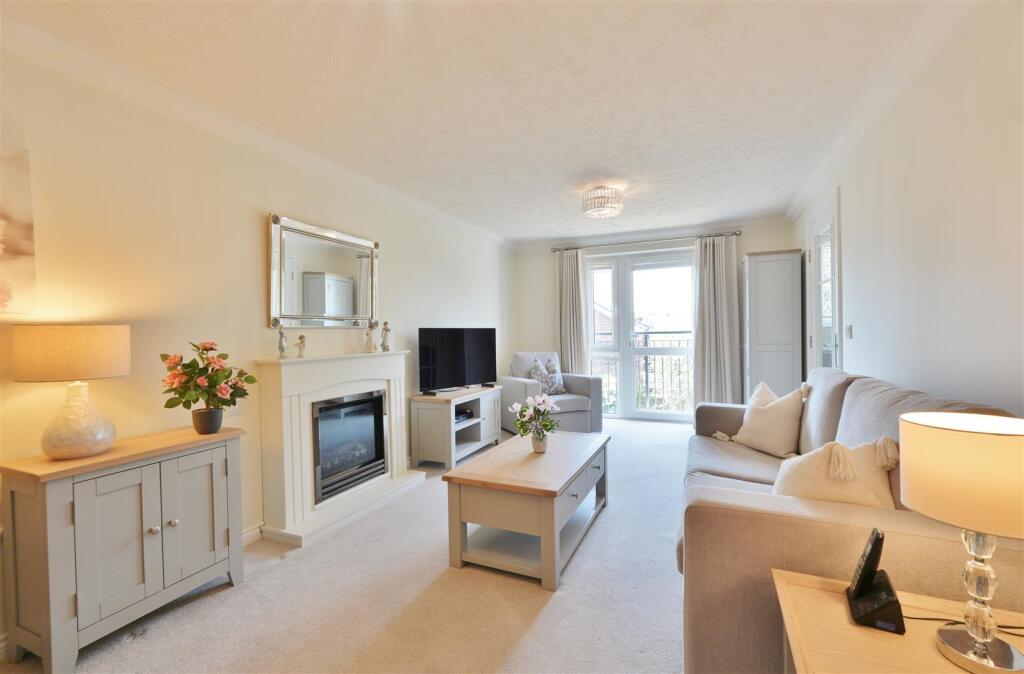 Apartment in Slough - More