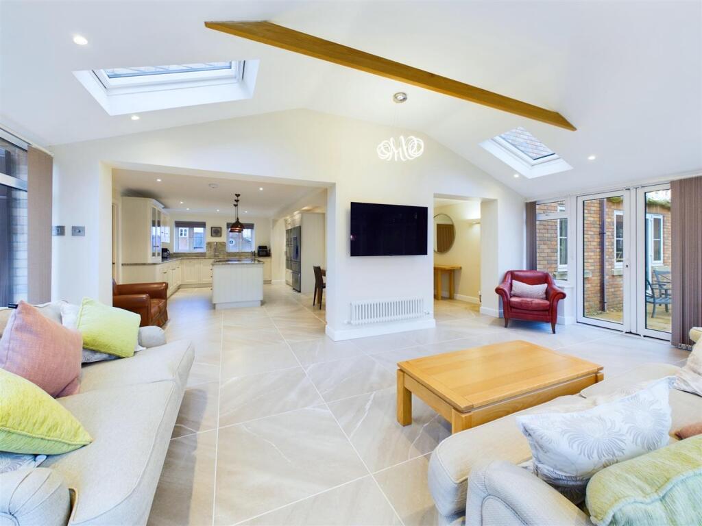 Princes Court, Coedway, Shrewsbury photo 3