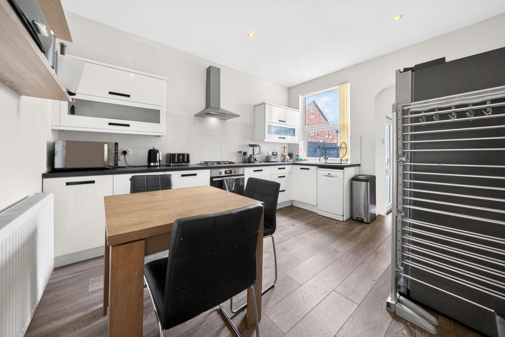 House in Chester, Ellesmere Port - View 4