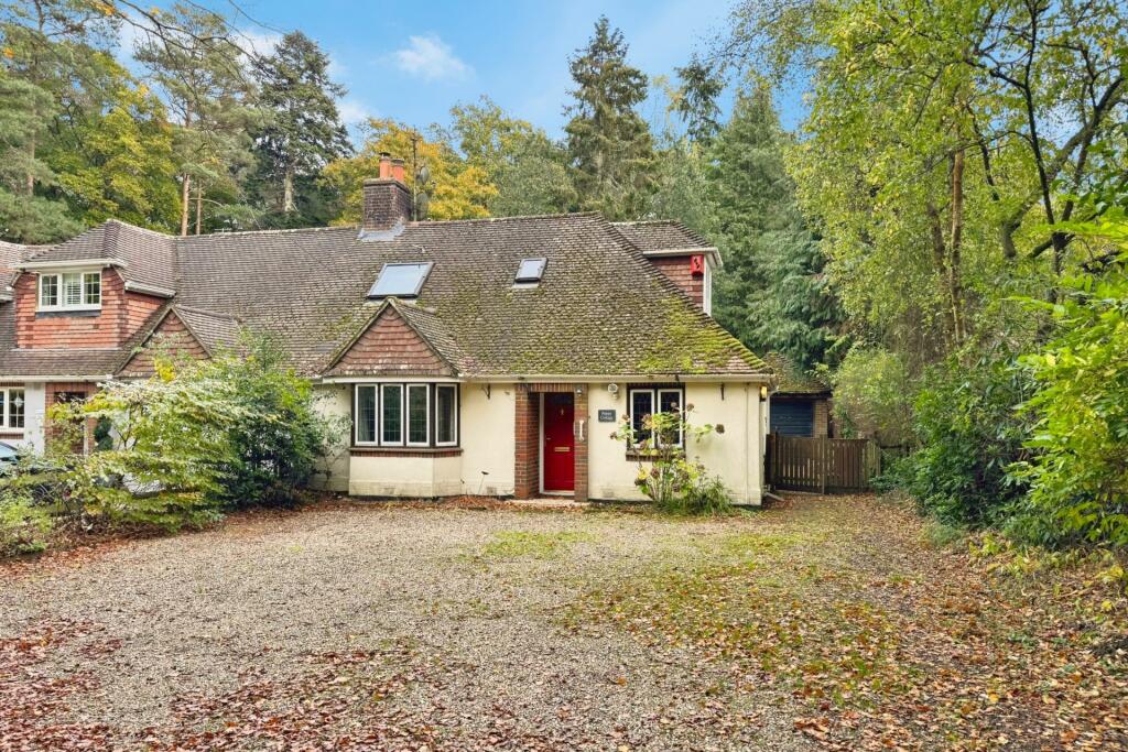 Main image of property: Saint Neots Road, Hook, RG27