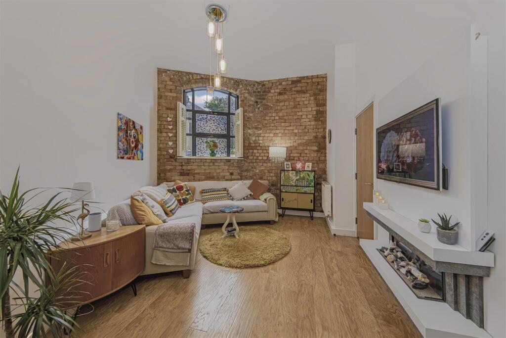 House in Staffordshire Moorlands, Leek - View 5