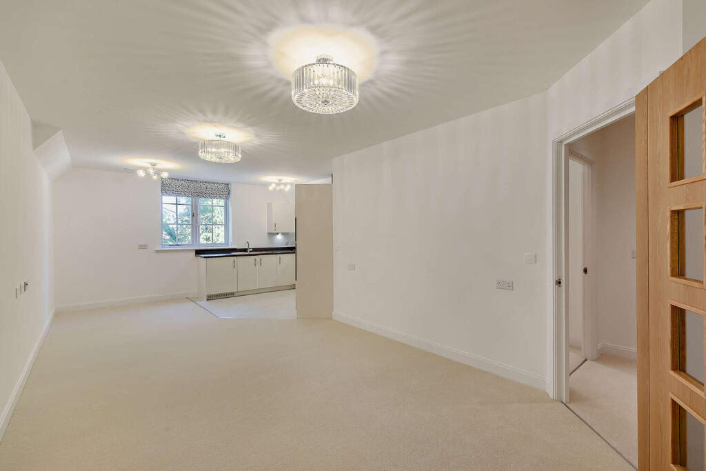 Main image of property: Fosseway,
Stow On The Wold,
GL54 1FF
