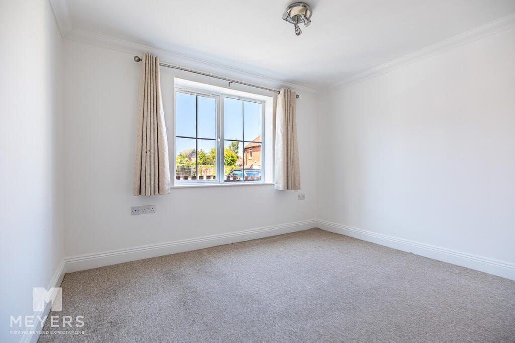 Apartment in Christchurch, Southbourne, Bournemouth - View 4