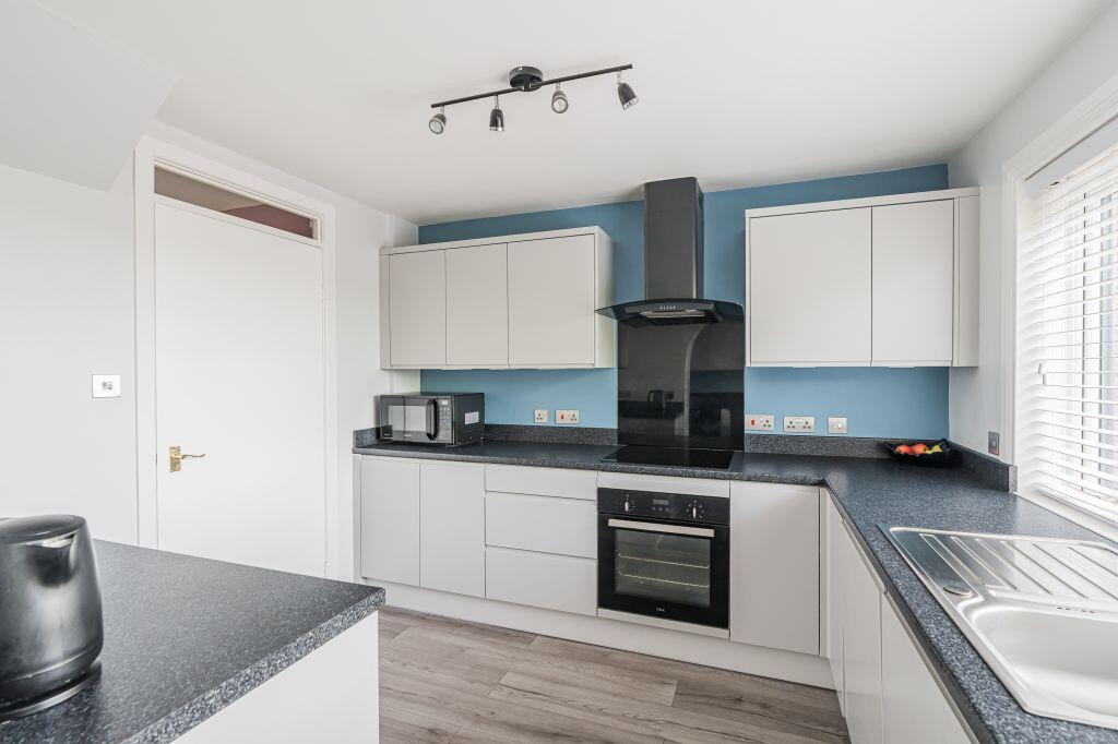 66 Stoneyflatts Crescent, South Queensferry, EH30 9XY photo 2