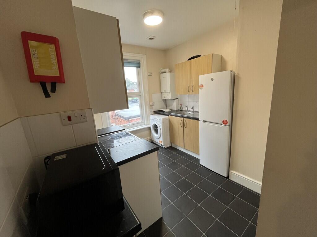 Apartment in Southampton - View 3