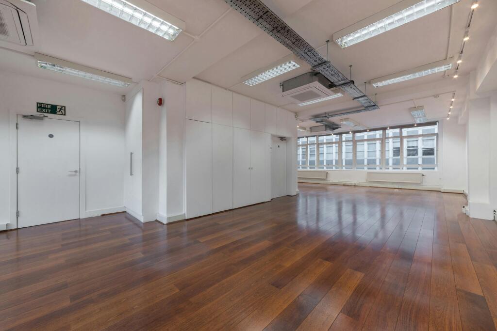 OFFICE 11.jpg
