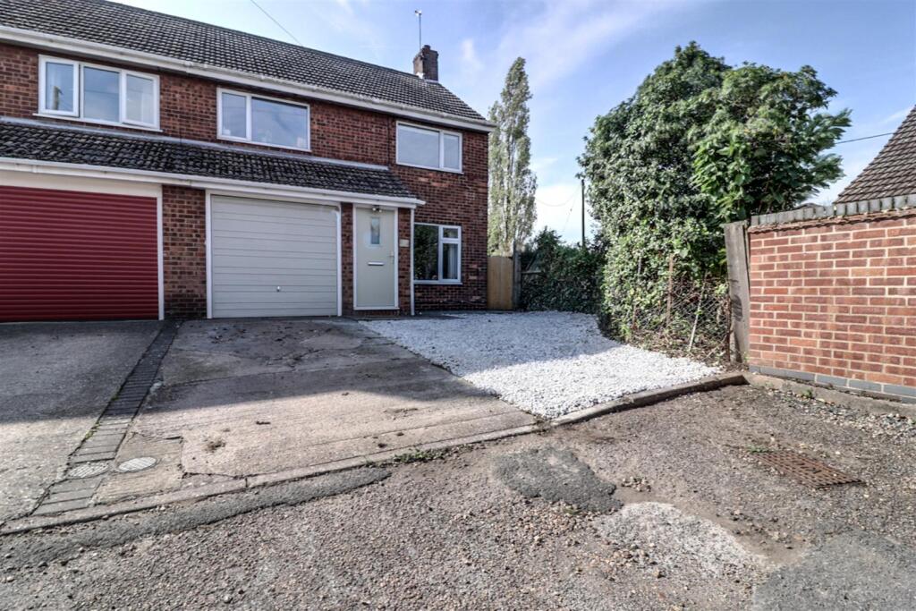 3-bed semi-detached on The Avenue, Ingham, Lincoln, £190,000