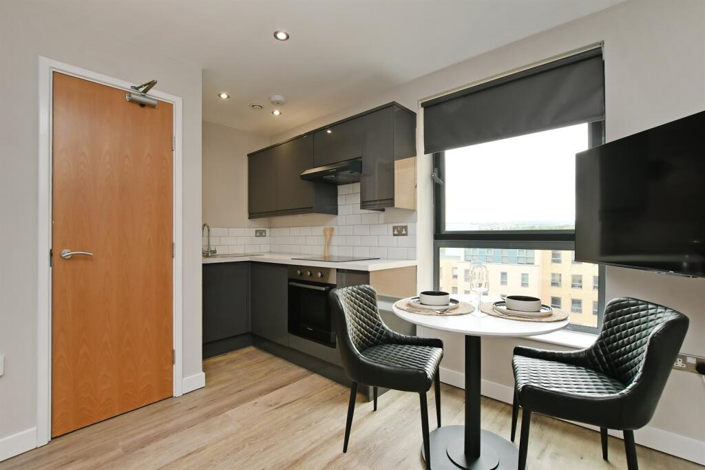 Apartment in Sheffield - View 3