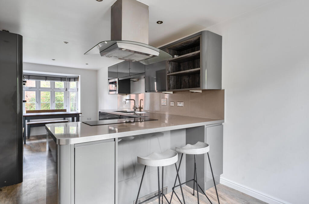 House in Blunsdon St Andrew, Haydon End, Haydon Wick - More