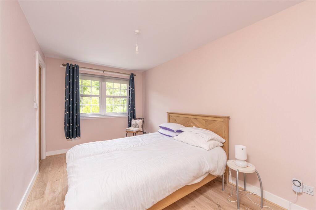 10 Esk Bridge, Penicuik, EH26 photo 4