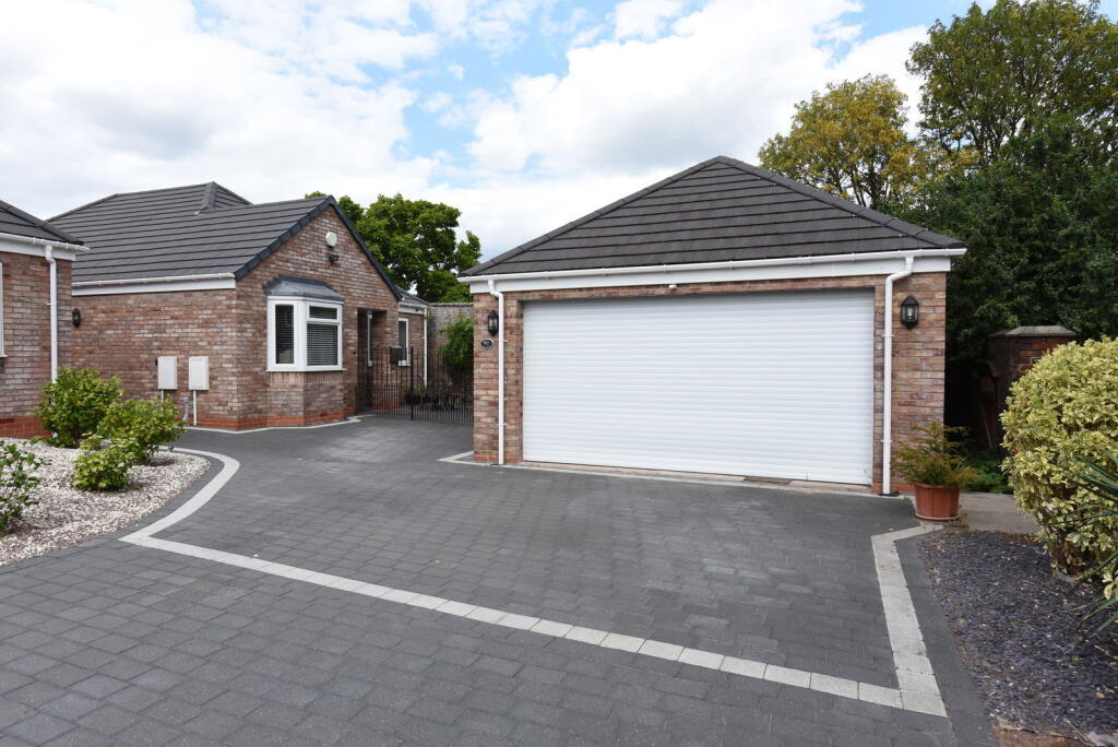 2-bed detached on KINGSWINFORD, Cot Lane, £440,000