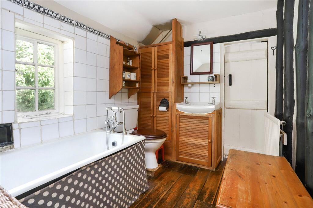 Aveley Close, Farnham, GU9 - View 6