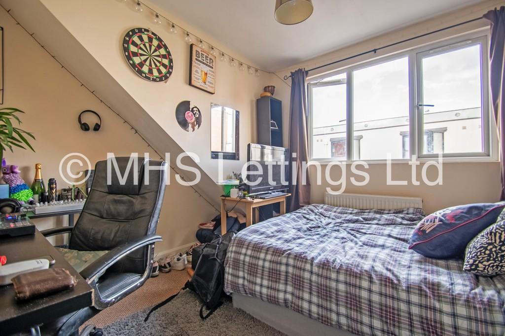 7 bedroom semi-detached house for rent