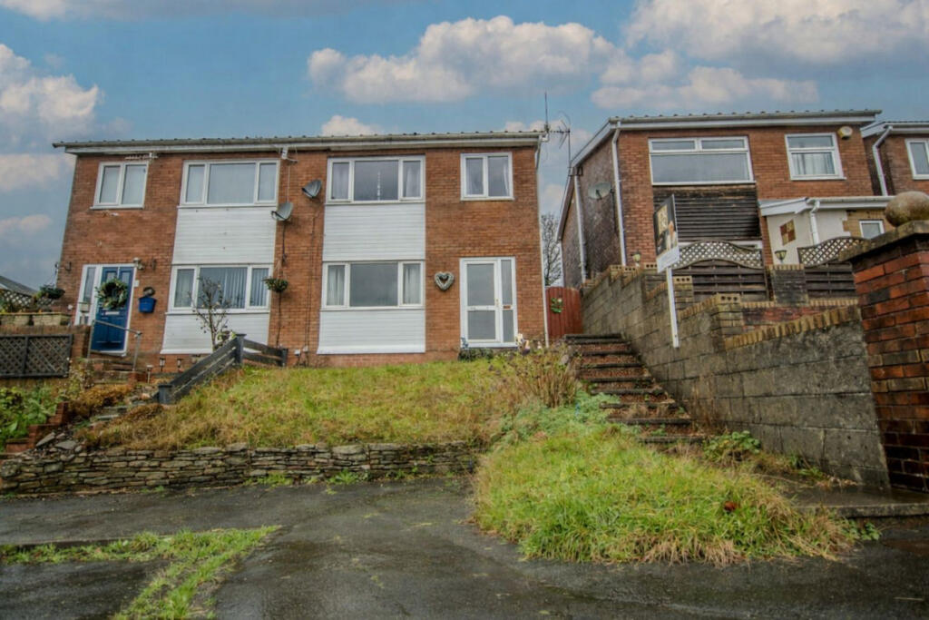 3-bed semi-detached on Hengoed Parc, Hengoed, CF82, £165,000