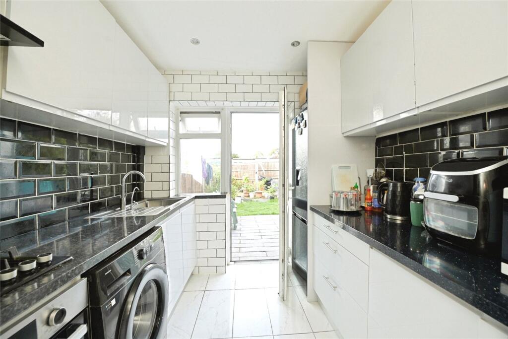 House in Romford - View 3