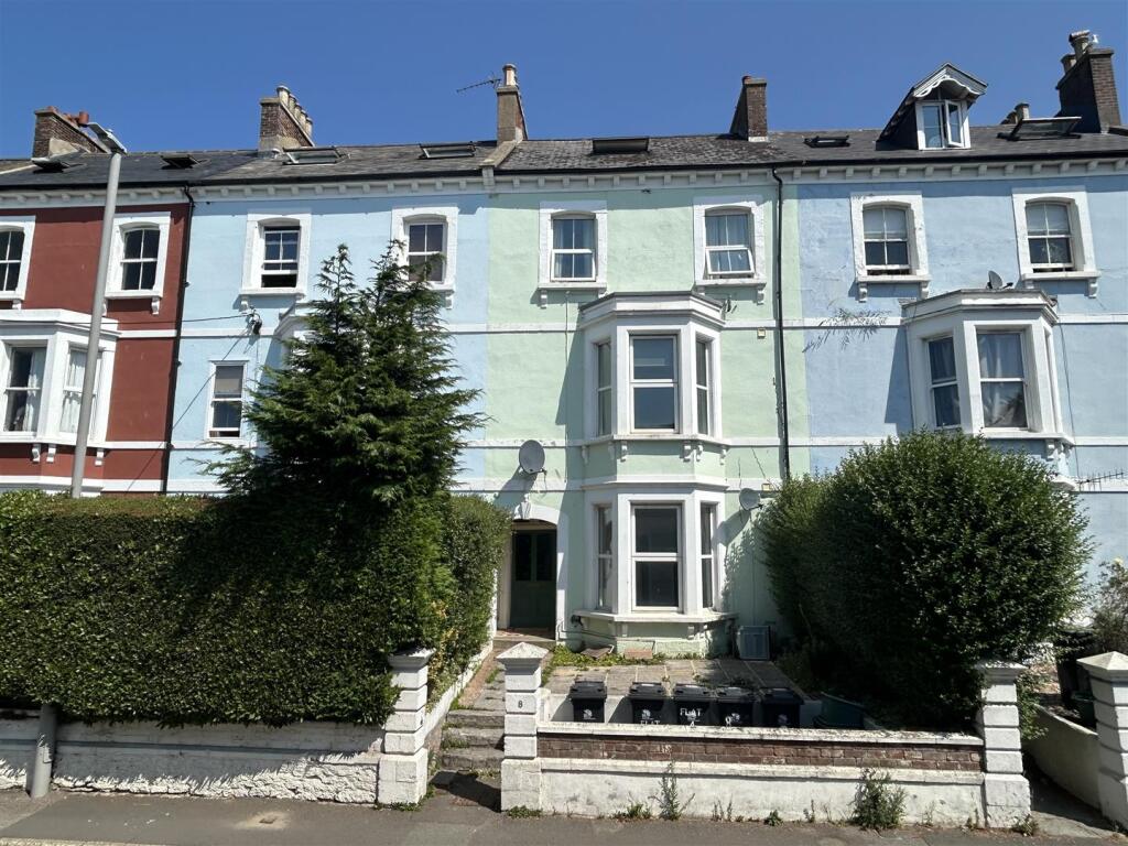 1-bed flat on 8, West Allington, Bridport, Dorset, £129,950