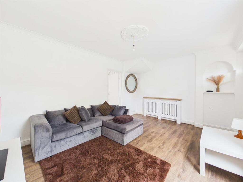 House in Sutton - More