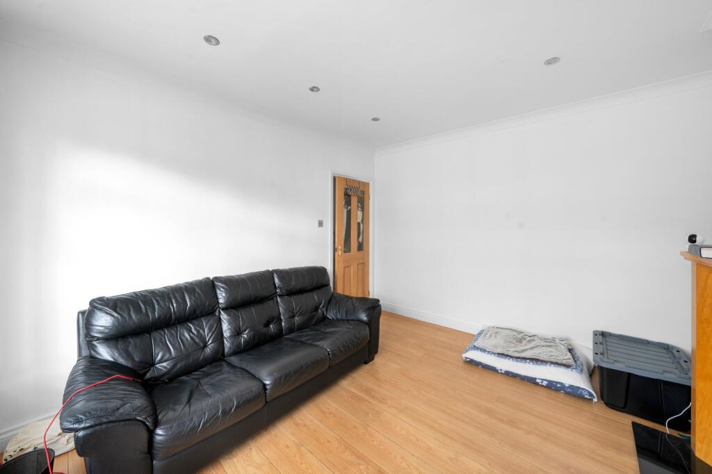 House in Harrogate, Fairfax - More